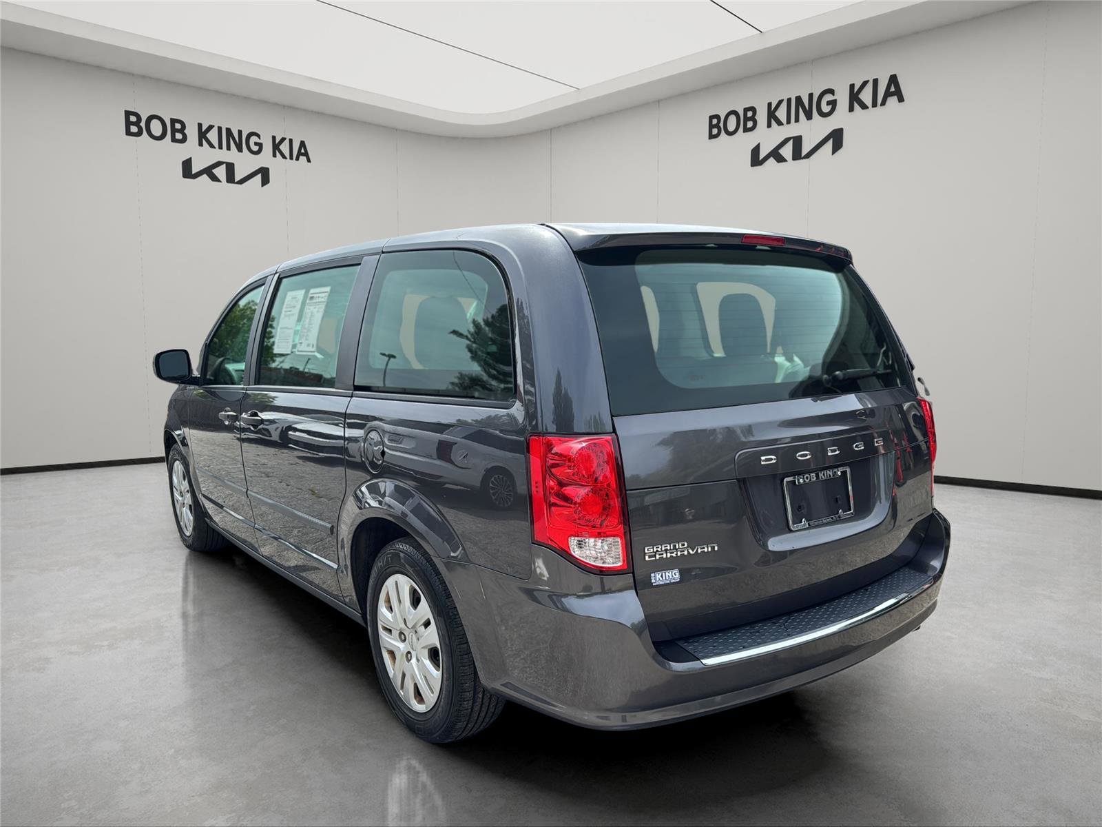 Used 2015 Dodge Grand Caravan American Value Package FWD image 3