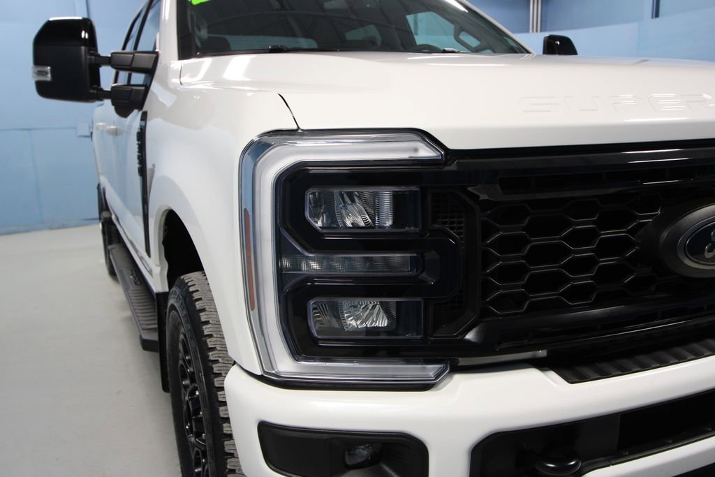 Used 2025 Ford F350 Lariat w/ Black Appearance Package image 40