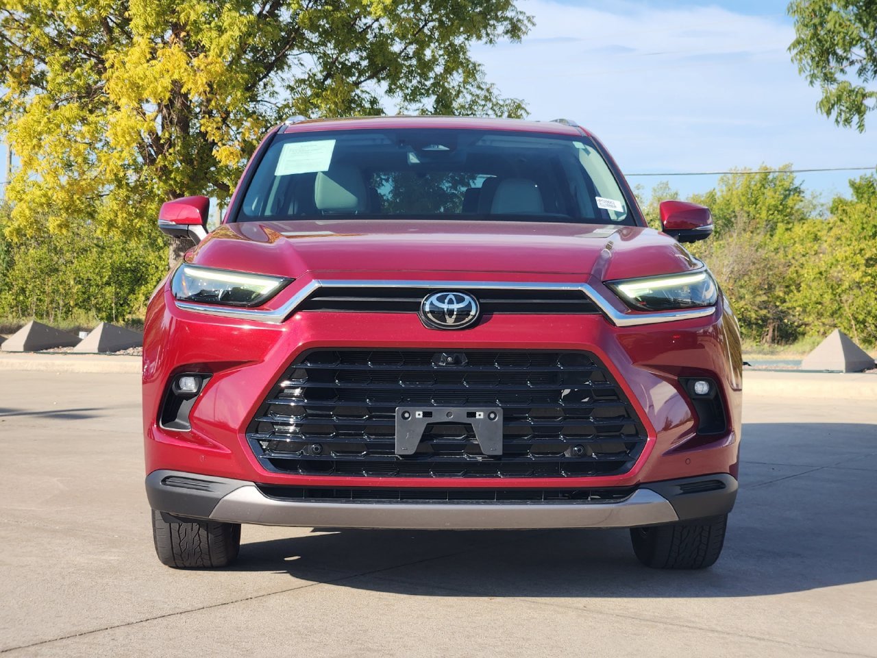 Used 2024 Toyota Grand Highlander AWD image 2