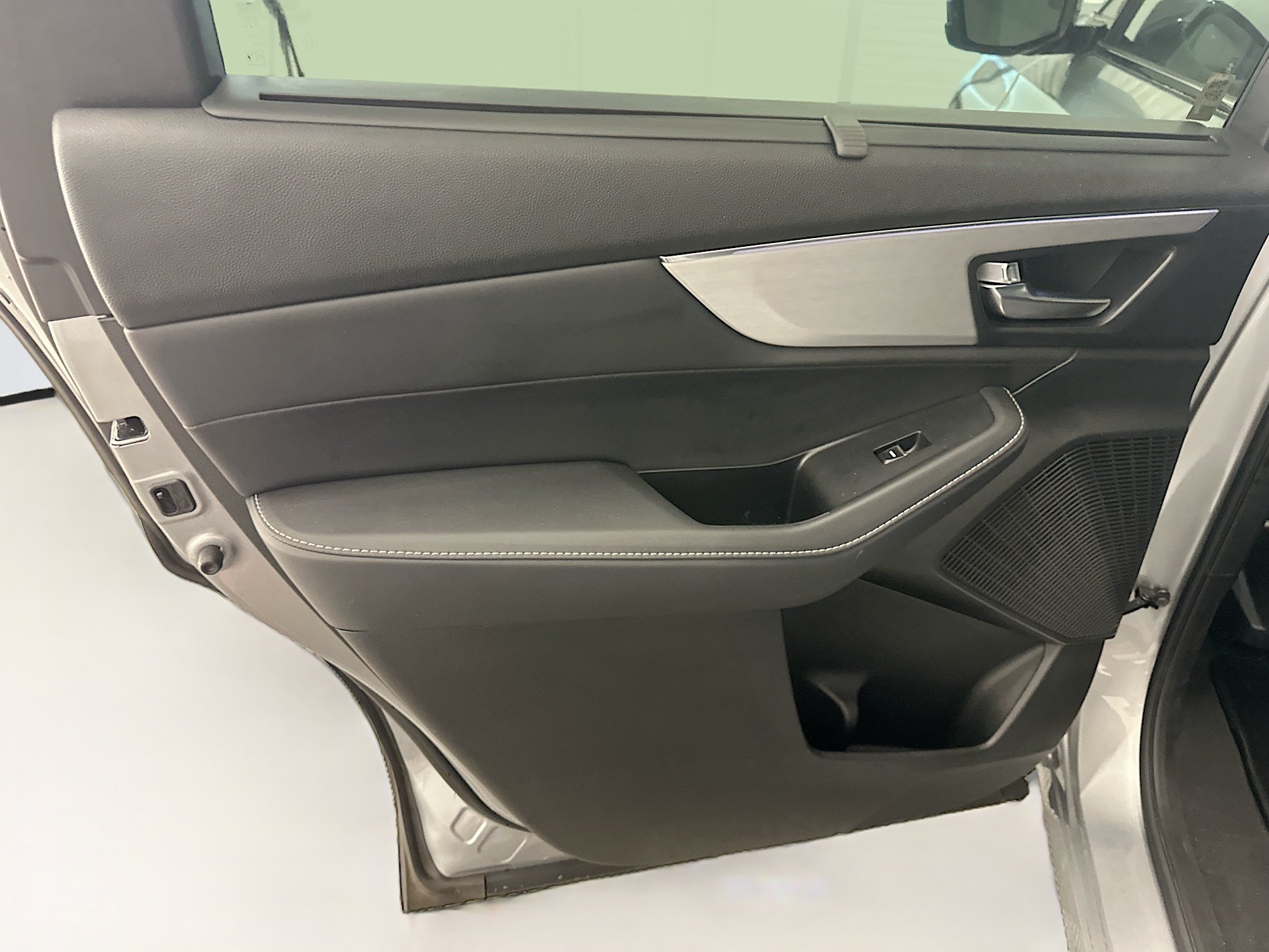 Used 2023 Acura MDX SH-AWD w/ Technology Package image 28