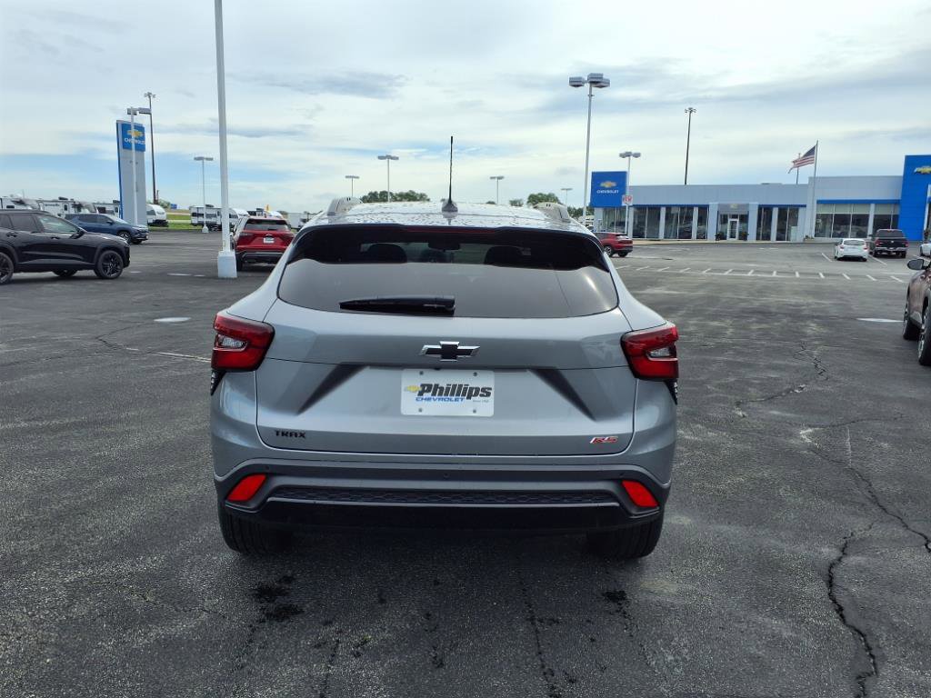 New 2025 Chevrolet Trax RS w/ Sunroof Package FWD image 5