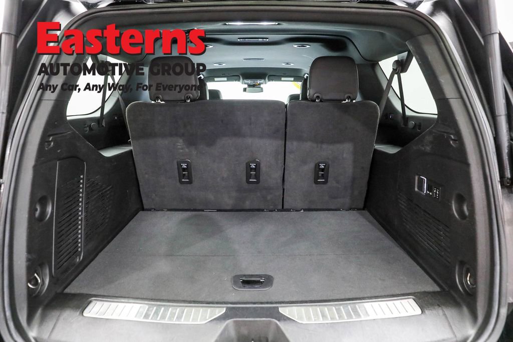 Used 2024 Chevrolet Suburban Premier RWD image 9