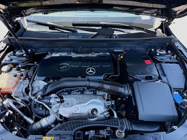 Used 2022 Mercedes-Benz GLB 250 4MATIC w/ Premium Package Lite image 32