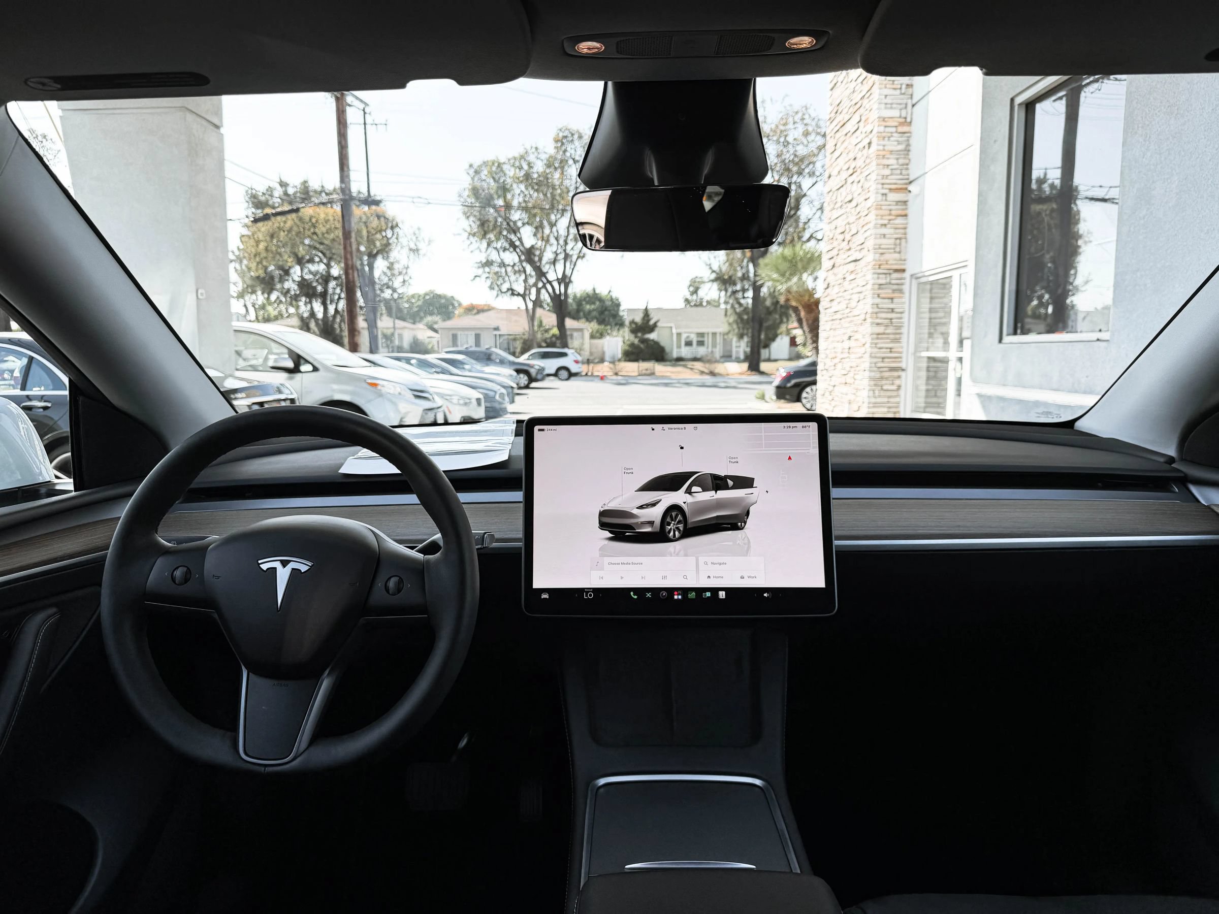 Used 2024 Tesla Model Y Long Range AWD/4WD image 25