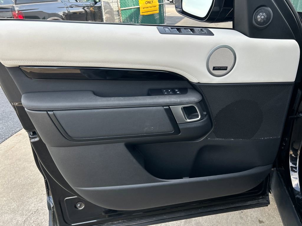 Used 2025 Land Rover Discovery S image 14