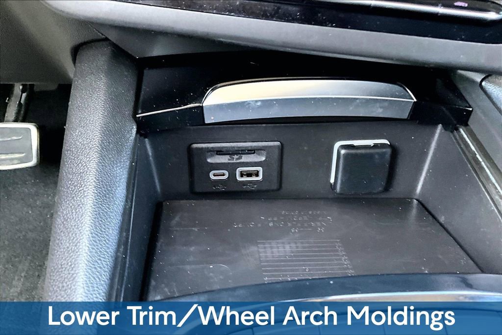 Used 2022 Buick Envision Essence w/ Technology Package I AWD/4WD image 17
