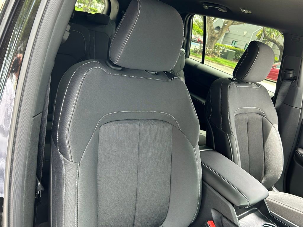 New 2024 Jeep Grand Cherokee L Laredo image 22