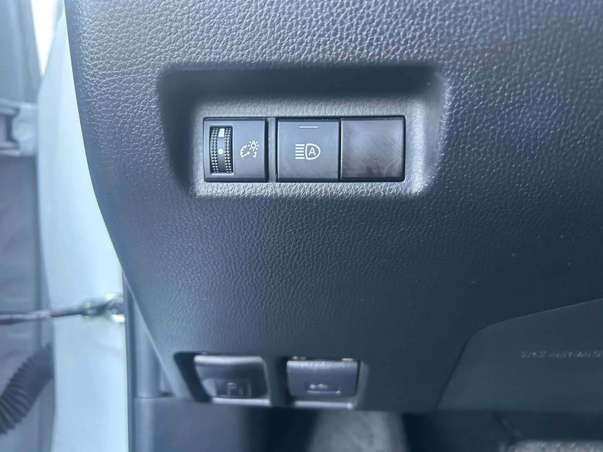 Used 2022 Toyota RAV4 LE image 29