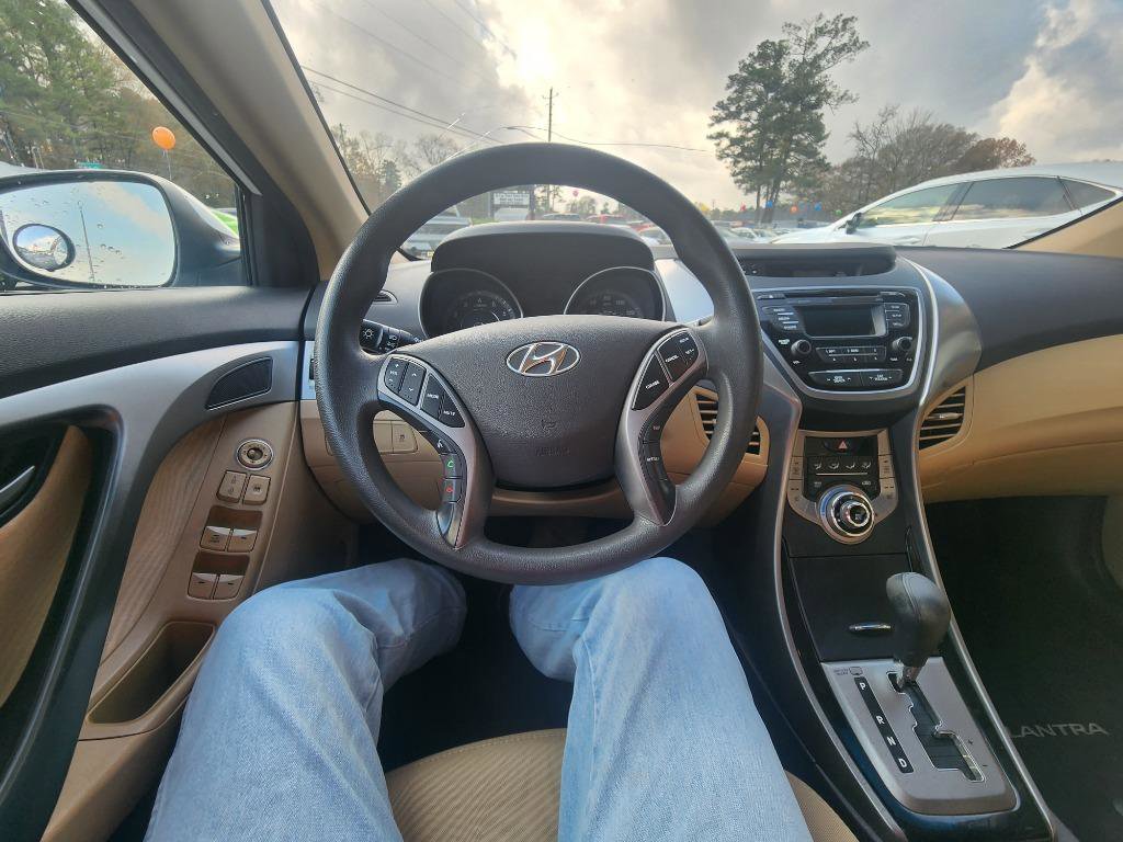 Used 2013 Hyundai Elantra GLS w/ Preferred Pkg FWD image 15
