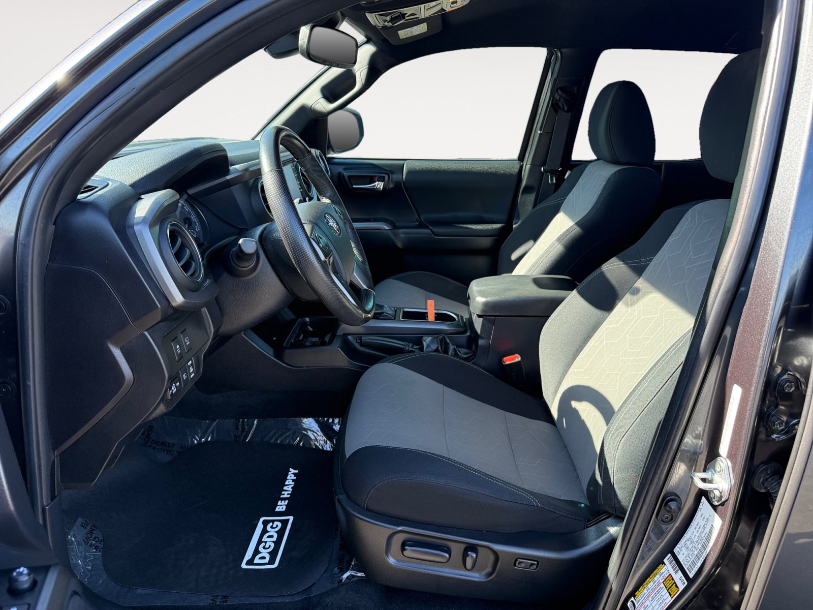 Used 2023 Toyota Tacoma TRD Off-Road w/ Advanced Technology Package AWD/4WD image 10