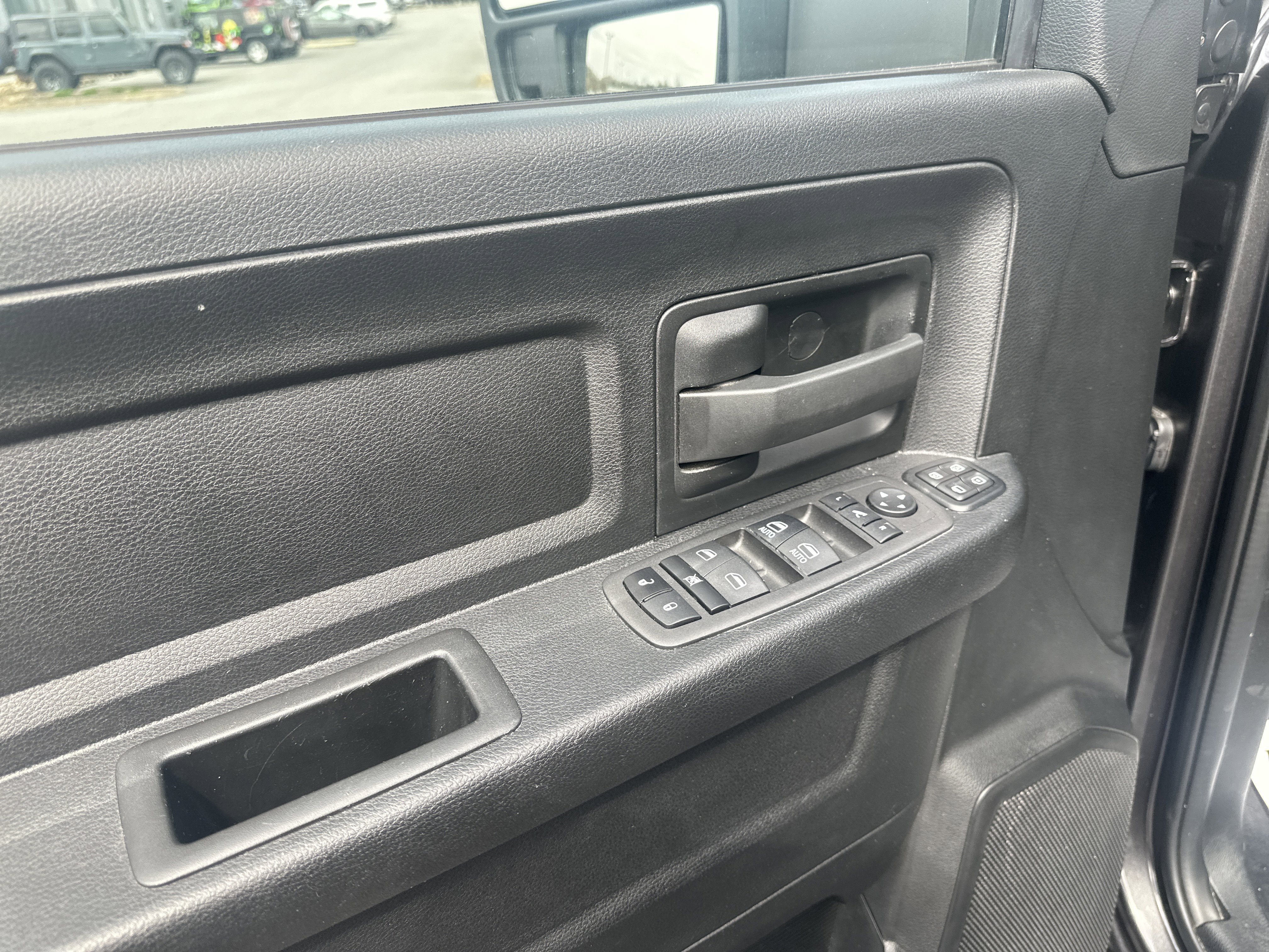 Used 2024 RAM 2500 Tradesman w/ Chrome Appearance Group AWD/4WD image 14