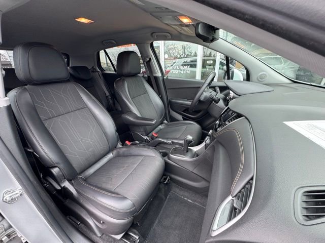Used 2018 Chevrolet Trax LT w/ LT Convenience Package FWD image 11