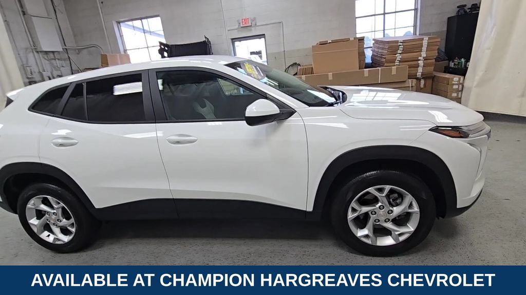 Used 2024 Chevrolet Trax LS w/ LS Convenience Package FWD image 11