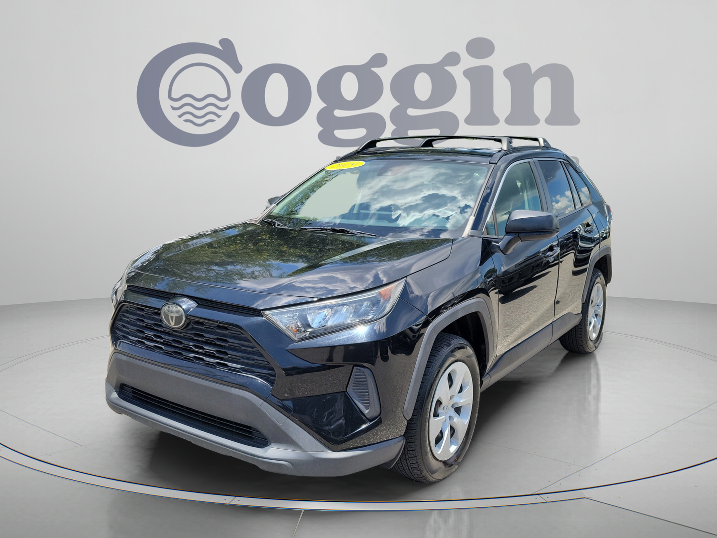 Used 2019 Toyota RAV4 LE FWD image 1