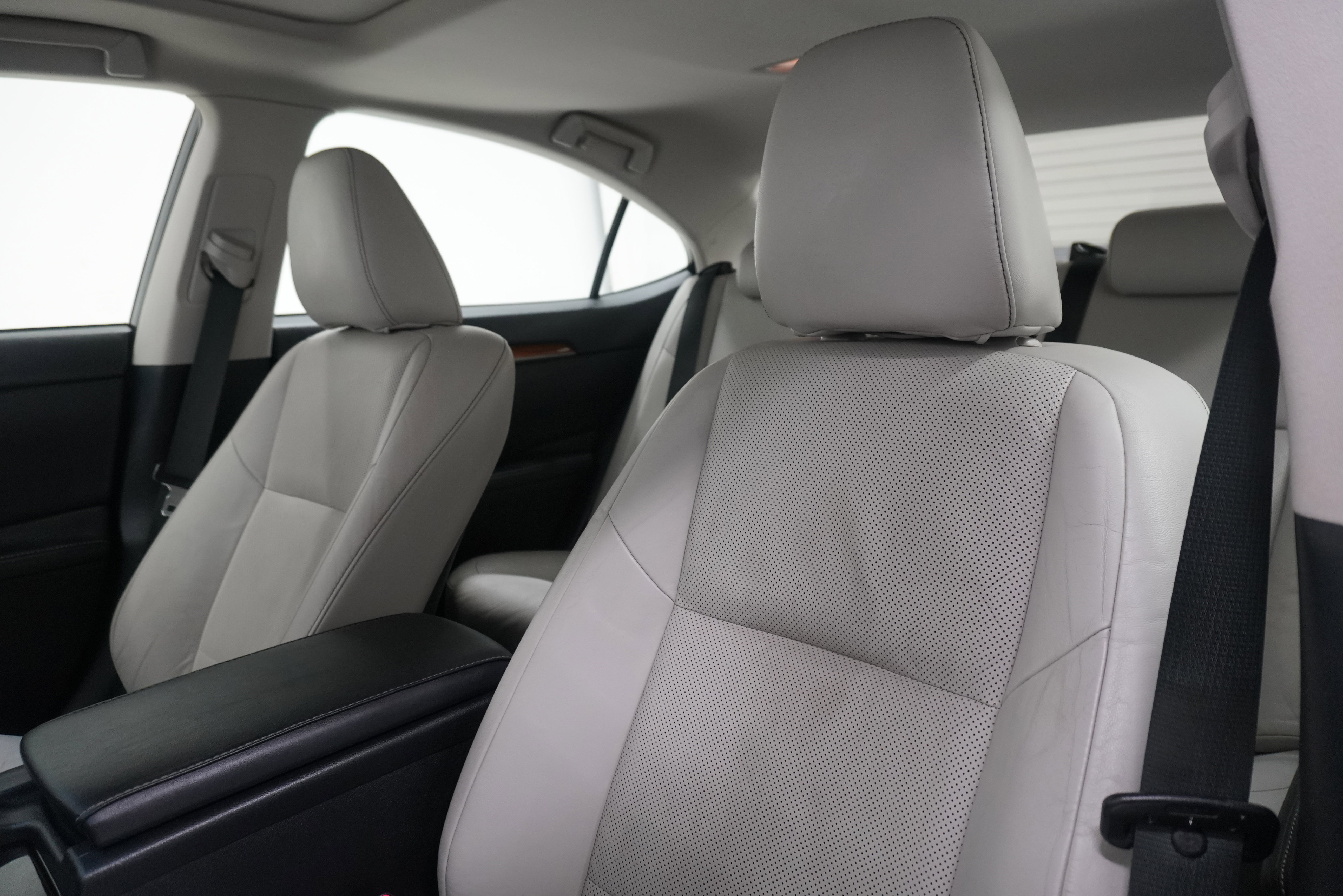 Used 2013 Lexus ES 300h w/ Luxury Pkg FWD image 10