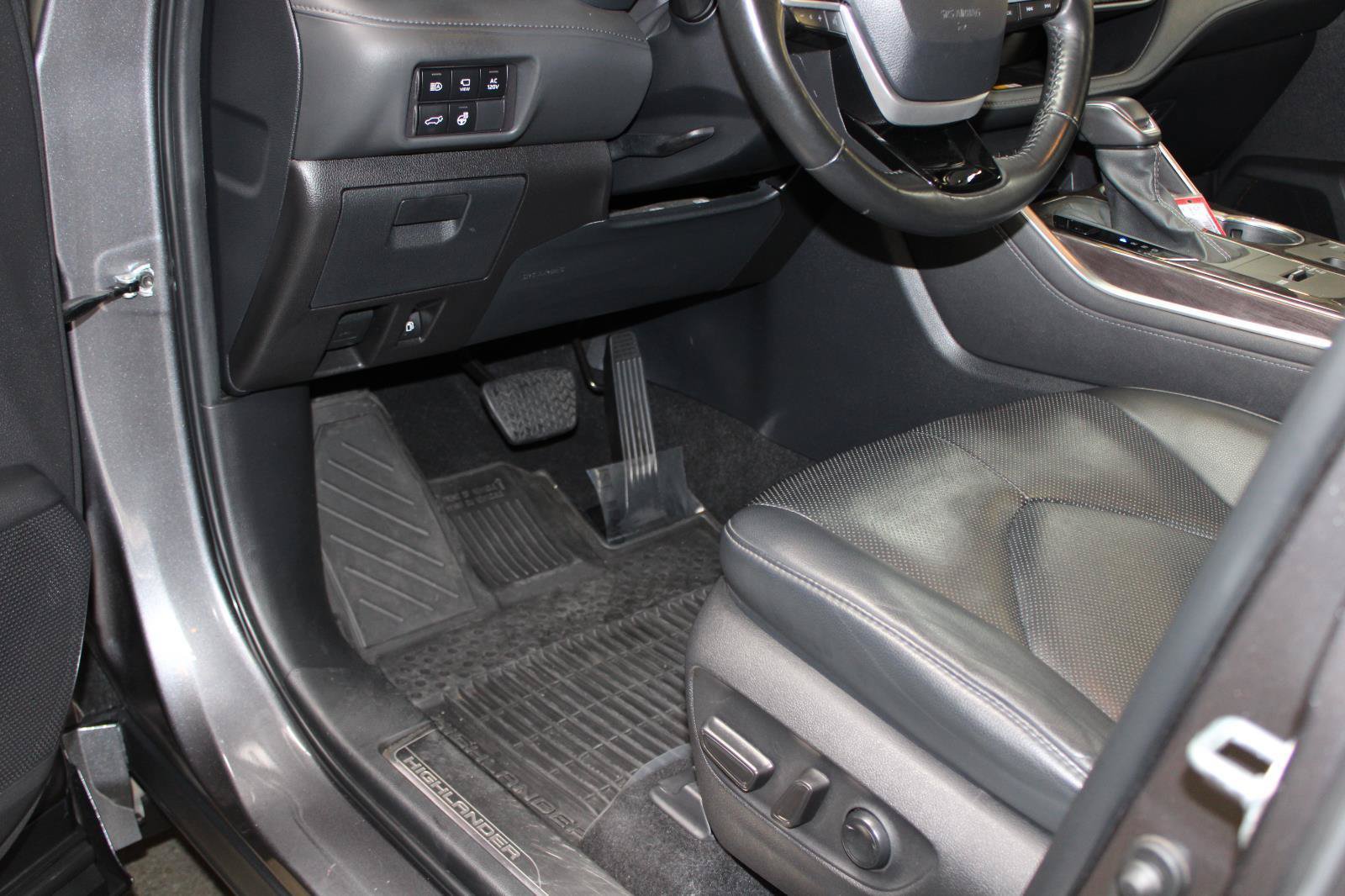 Used 2024 Toyota Highlander Platinum AWD/4WD image 49