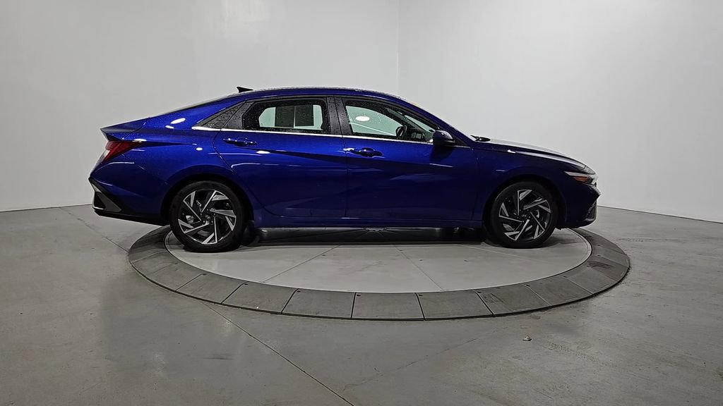 Certified 2024 Hyundai Elantra SEL w/ Convenience Package image 7