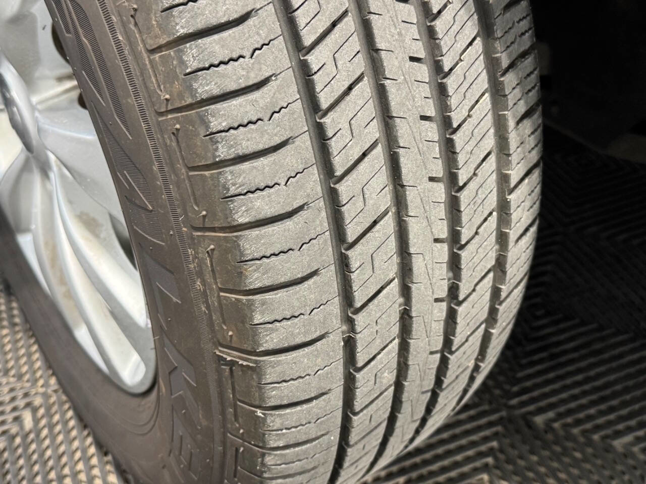 Used 2018 Chrysler Pacifica Touring-L FWD image 36
