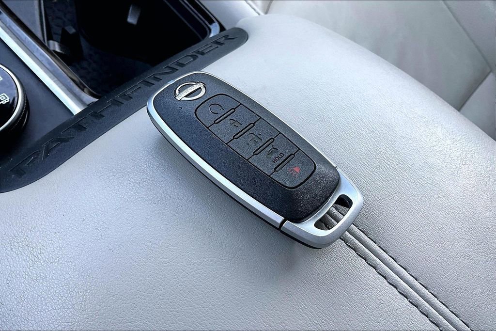 Used 2023 Nissan Pathfinder SL image 34