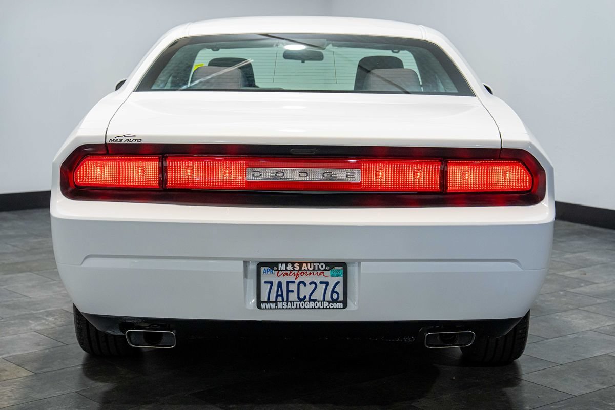 Used 2013 Dodge Challenger SXT RWD image 3