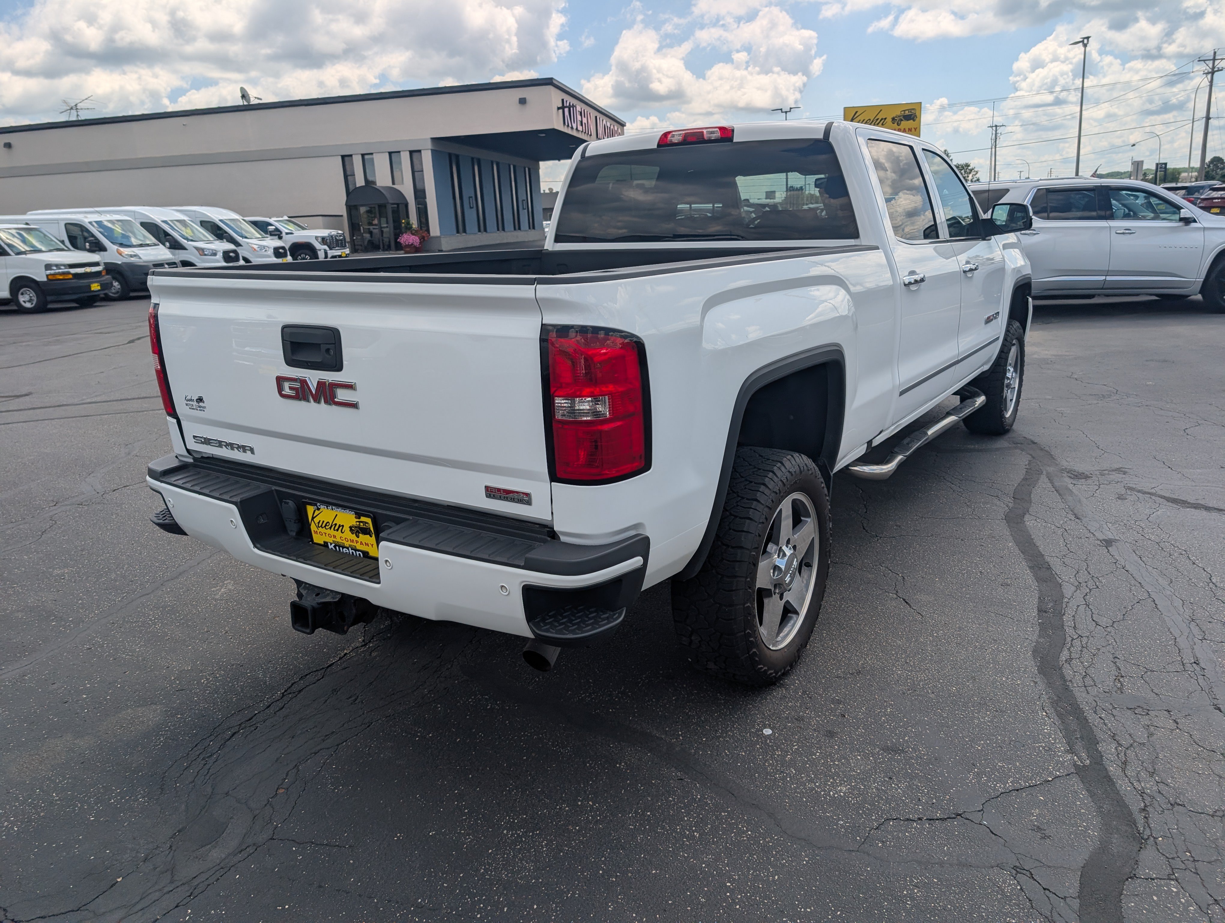 Used 2016 GMC Sierra 2500 SLT w/ All-Terrain HD Package AWD/4WD image 8