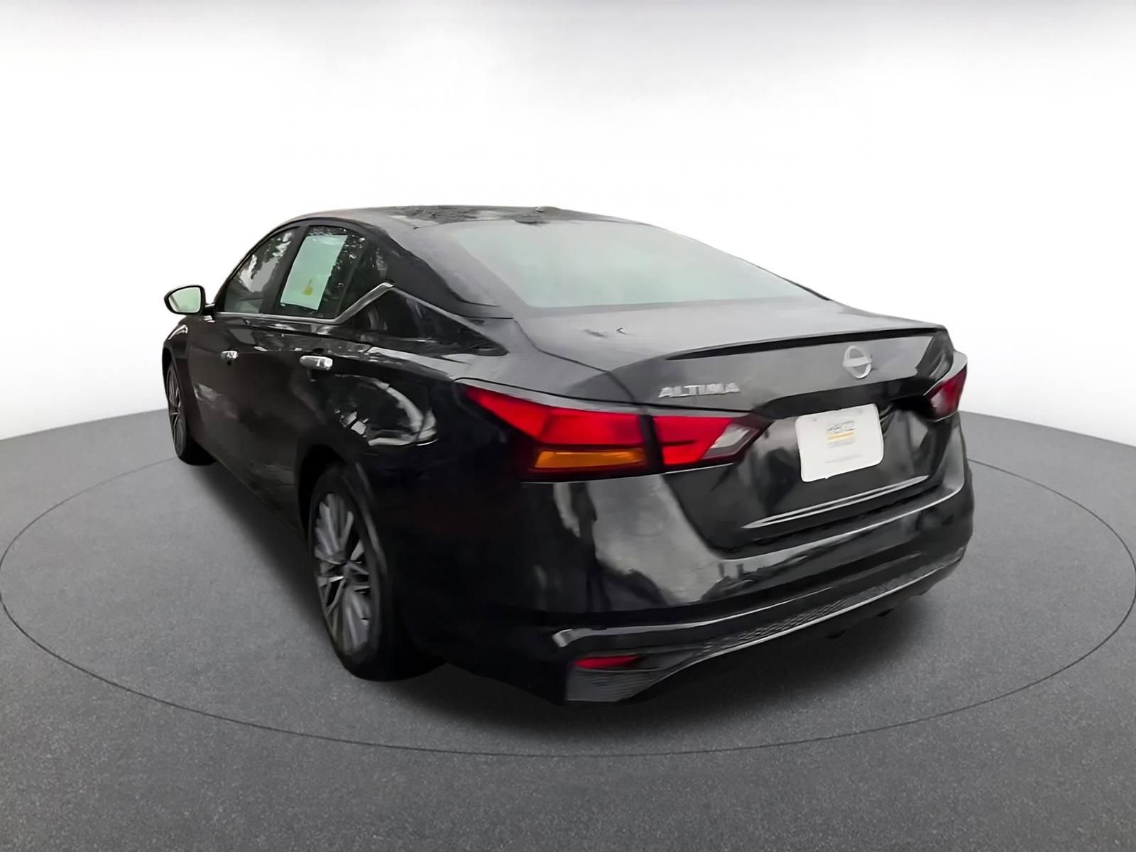 Used 2025 Nissan Altima 2.5 SV image 11