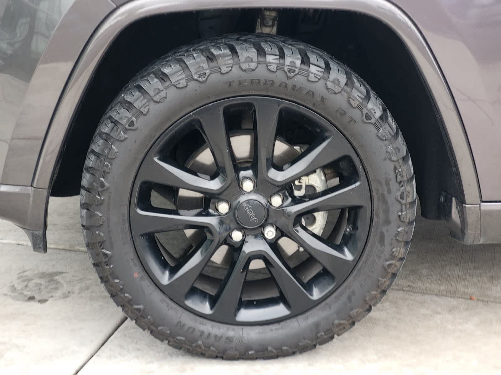 Used 2017 Jeep Grand Cherokee Altitude AWD/4WD image 9