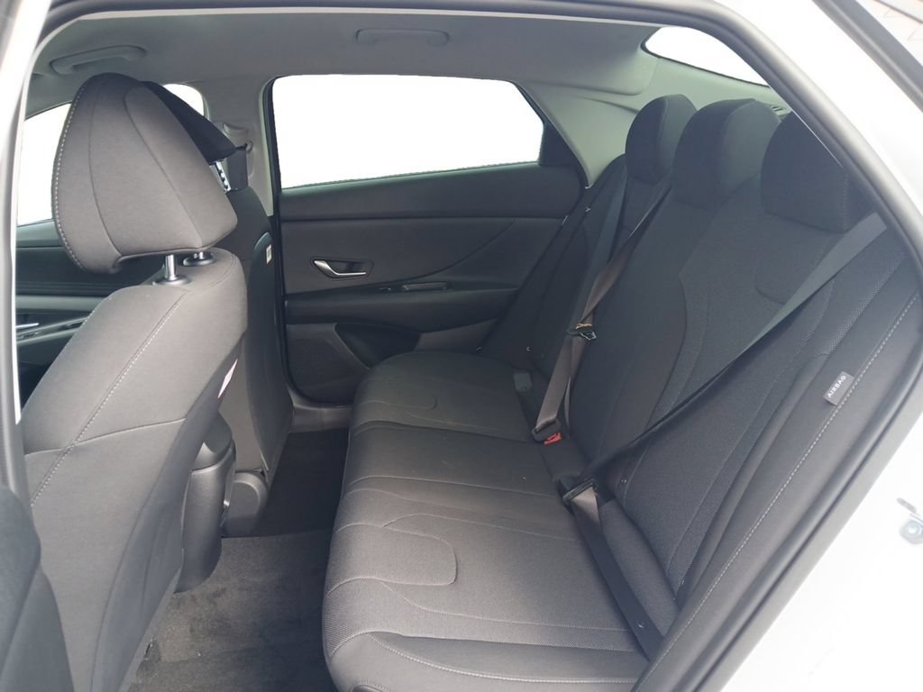New 2026 Hyundai Elantra SE FWD image 13