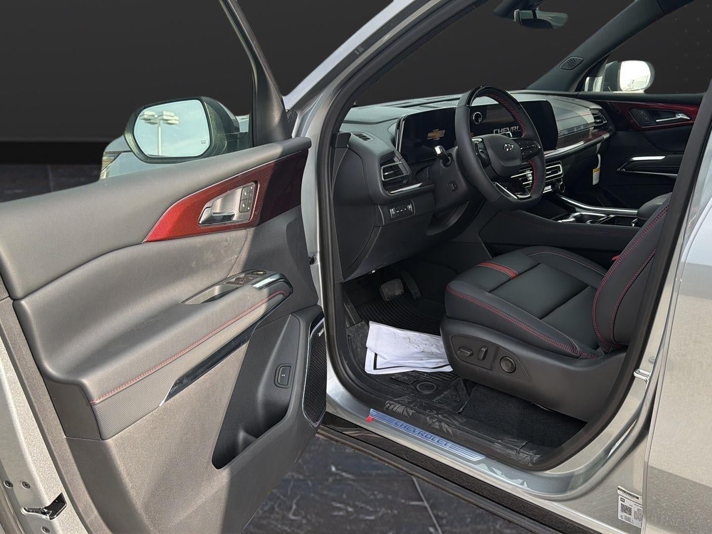 New 2026 Chevrolet Traverse RS w/ LPO, Floor Liner Package AWD/4WD image 7