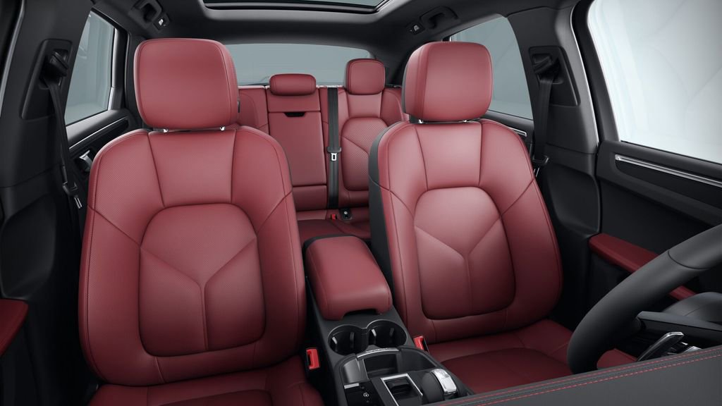 Certified 2025 Porsche Macan AWD/4WD image 11