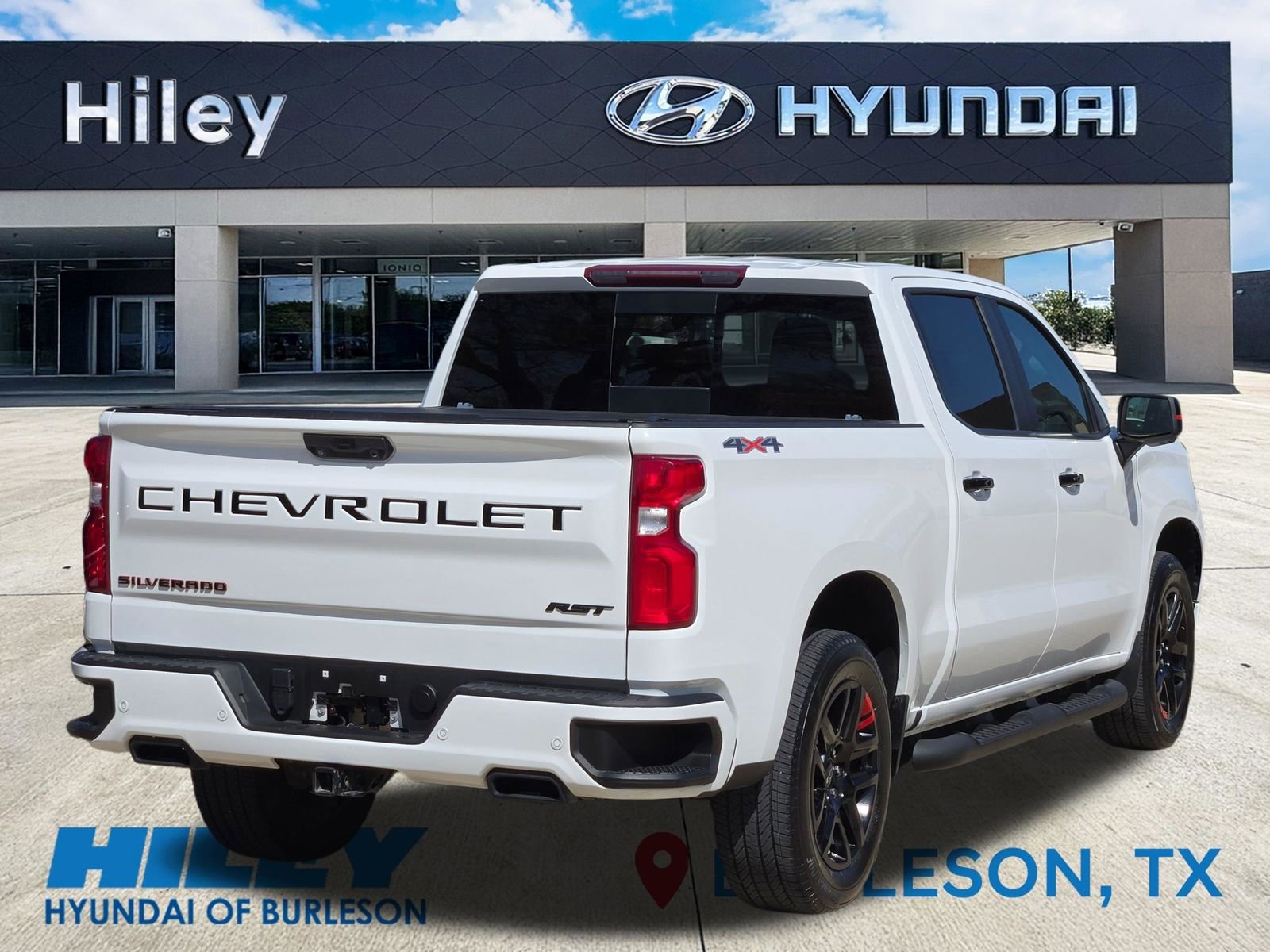 Used 2022 Chevrolet Silverado 1500 RST w/ Redline Edition AWD/4WD image 4