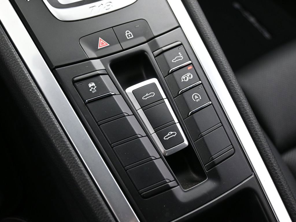 Certified 2025 Porsche 718 Boxster RWD image 24