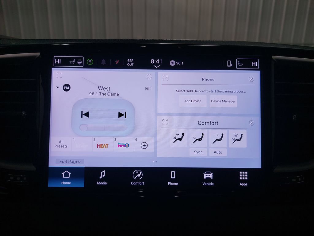 Used 2025 Chrysler Pacifica Select image 24