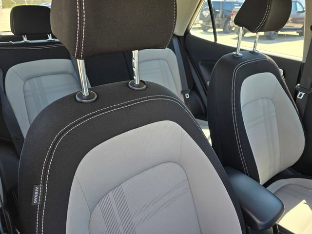 Used 2025 Hyundai Venue SEL FWD image 12