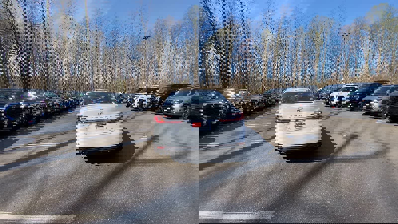 Used 2025 Toyota Camry SE image 10