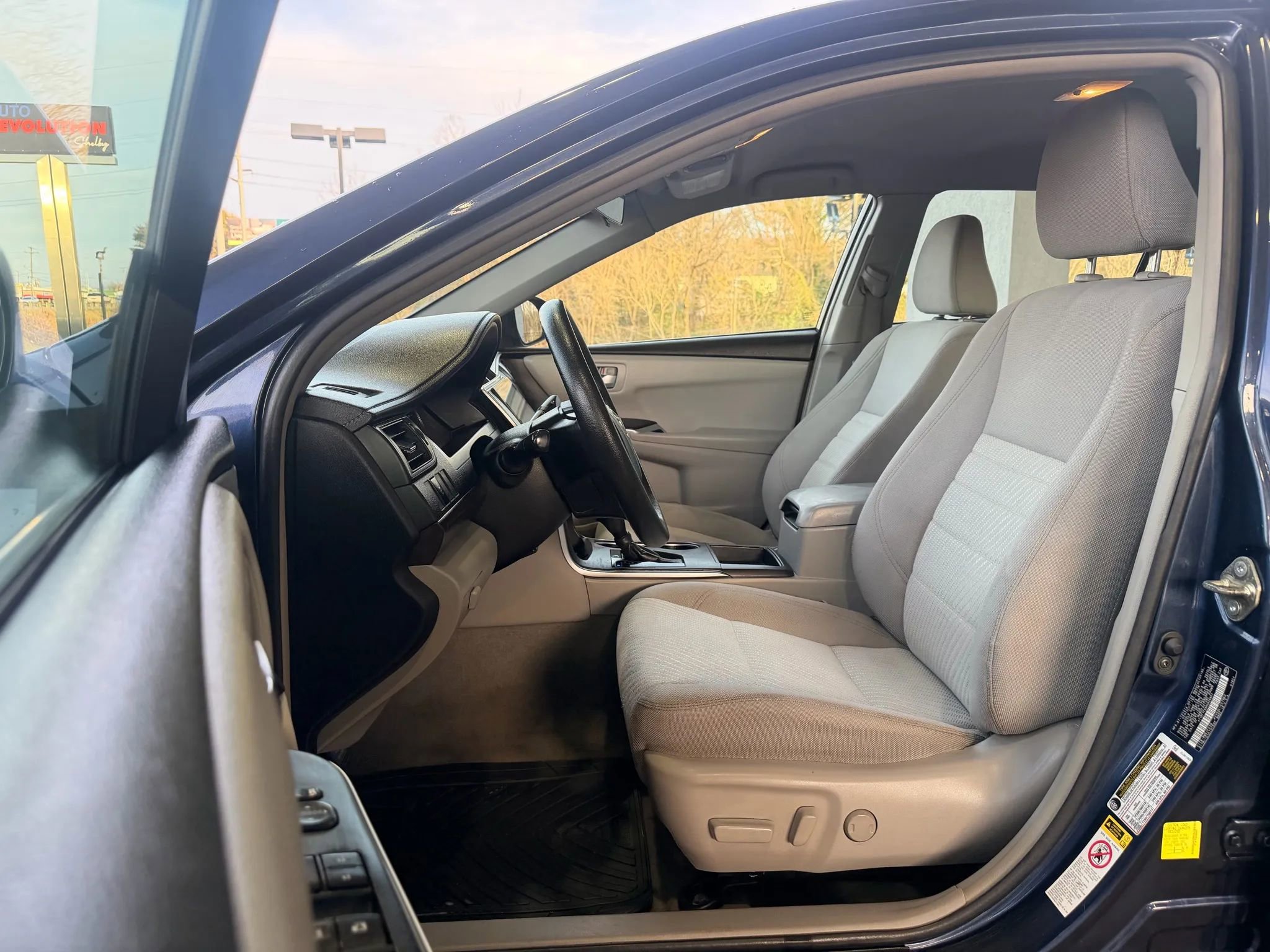 Used 2017 Toyota Camry LE image 8