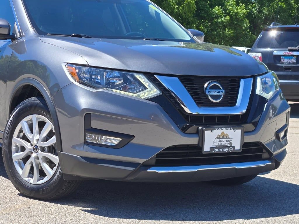 Used 2018 Nissan Rogue SV FWD image 2