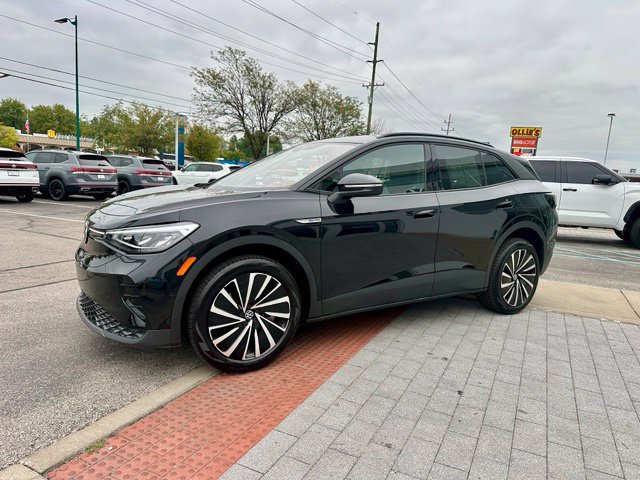 Used 2025 Volkswagen ID.4 Pro AWD/4WD image 3