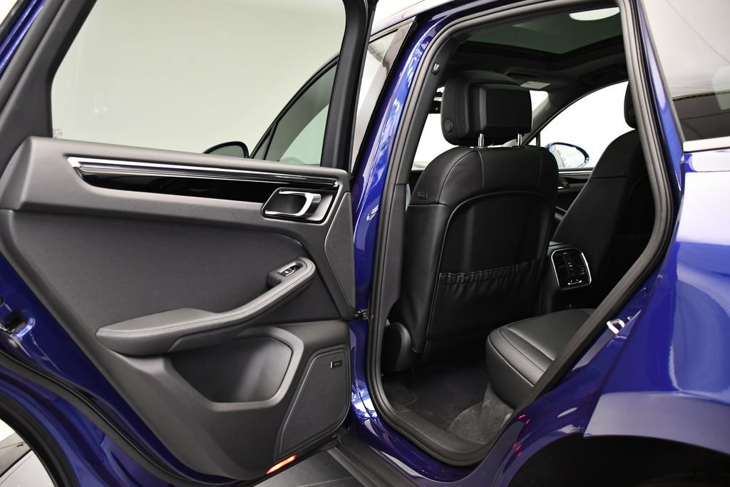 Certified 2026 Porsche Macan AWD/4WD image 44