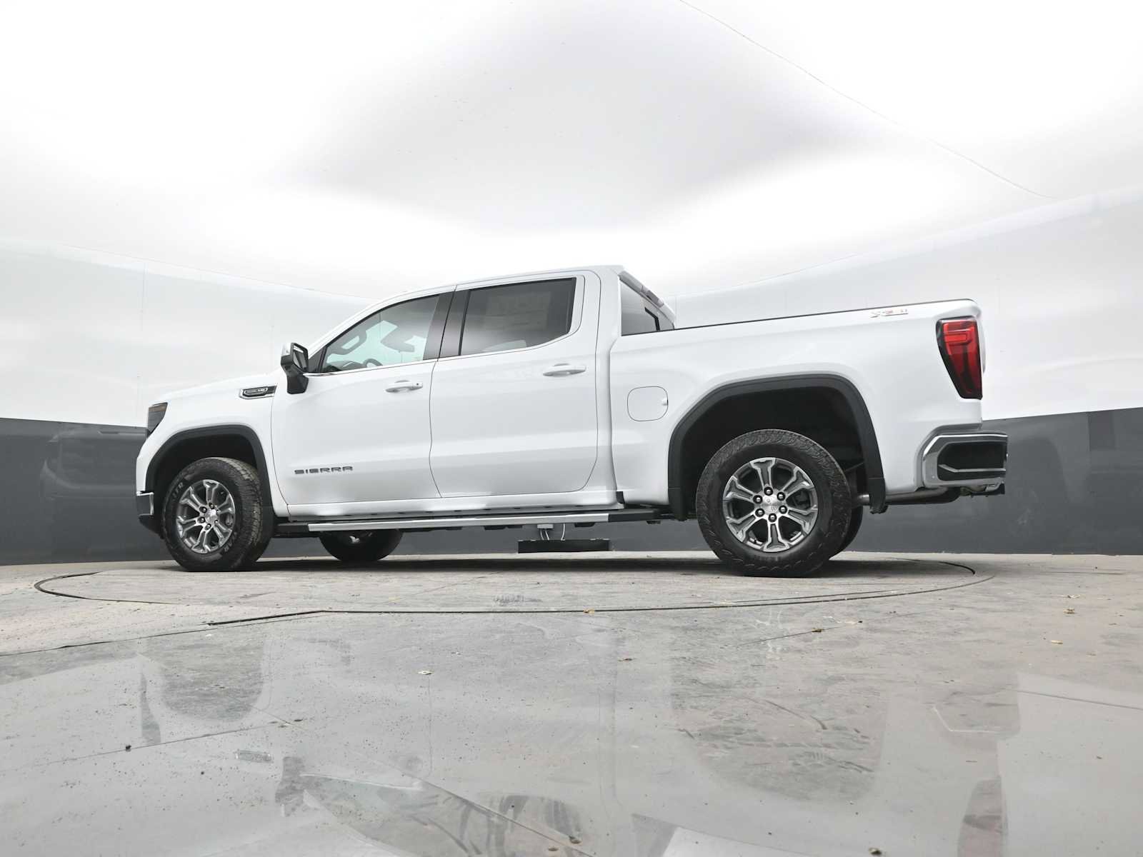 New 2026 GMC Sierra 1500 SLE image 38