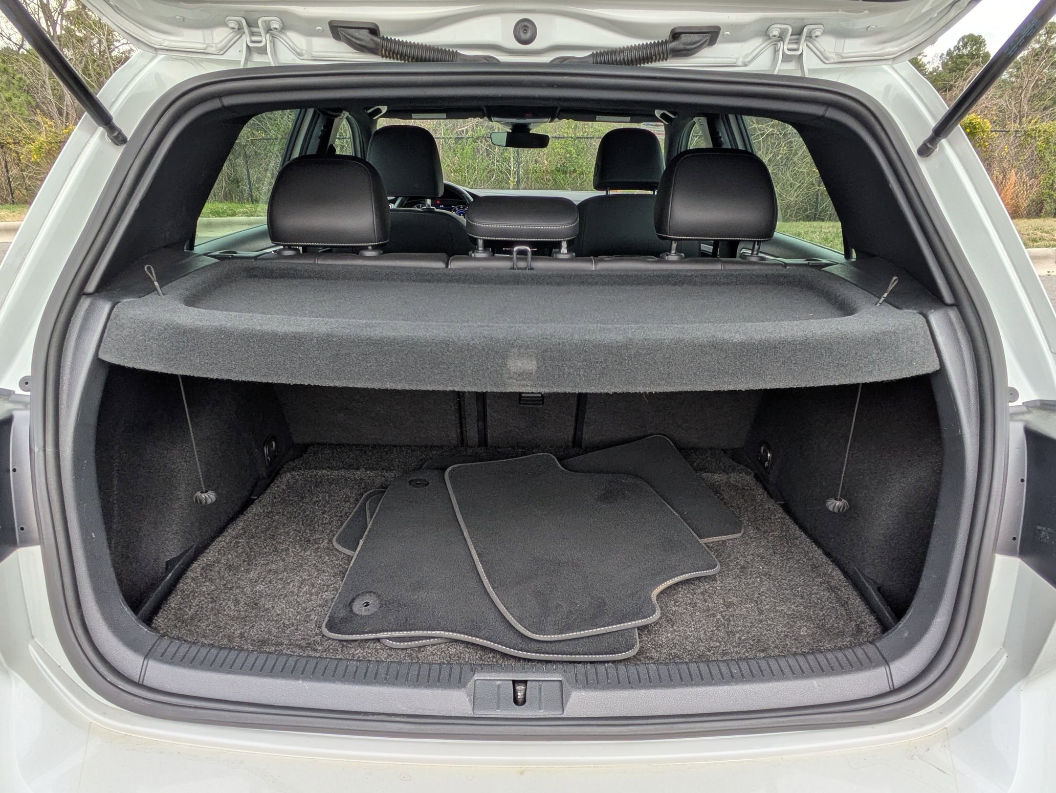 Used 2019 Volkswagen Golf R 4-Door image 24