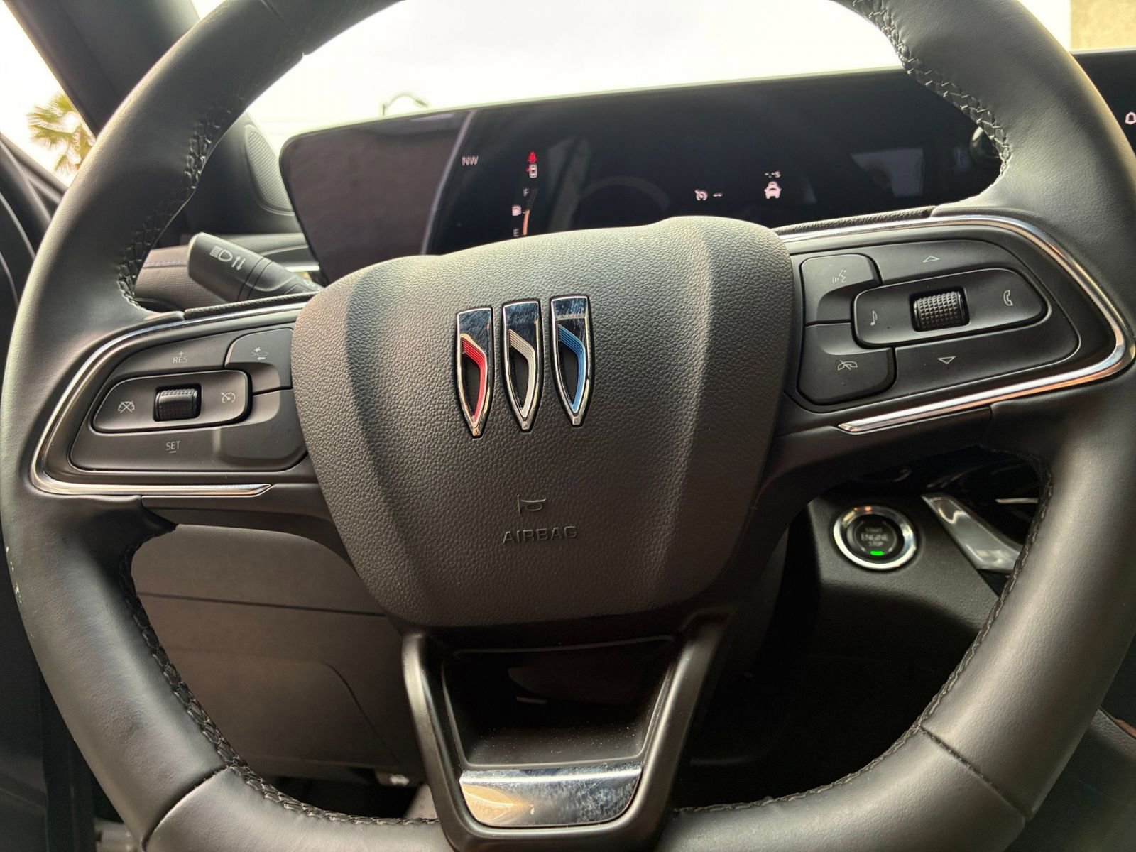 Used 2025 Buick Envista Sport Touring image 28