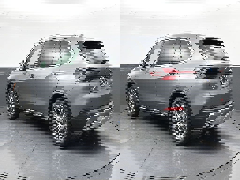 Used 2026 BMW X5 xDrive50e w/ Climate Comfort Package image 6