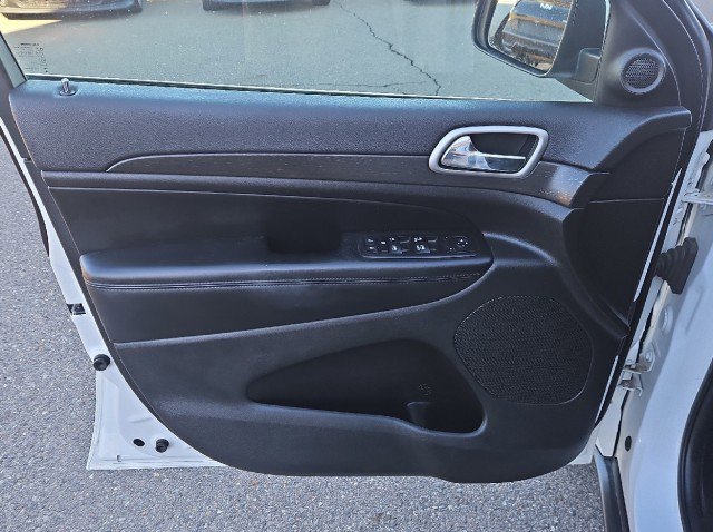 Used 2018 Jeep Grand Cherokee Laredo image 9