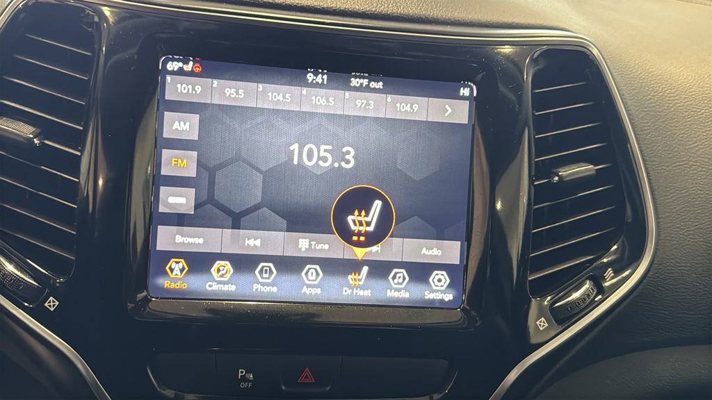 Used 2019 Jeep Cherokee Limited image 25