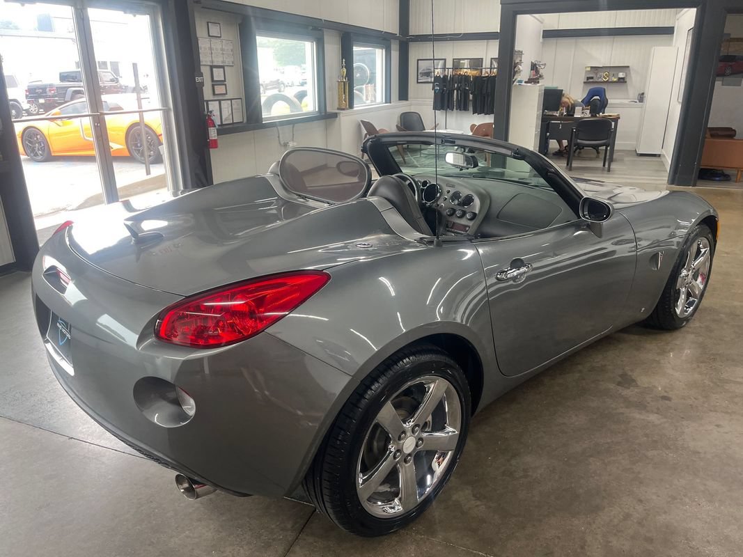 Used 2007 Pontiac Solstice Convertible w/ Premium Package RWD image 14