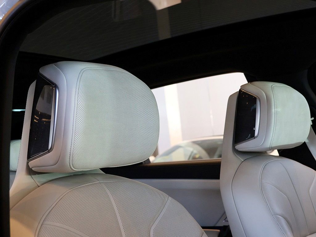 Used 2024 BMW 760i xDrive w/ Premium Package 2 image 20