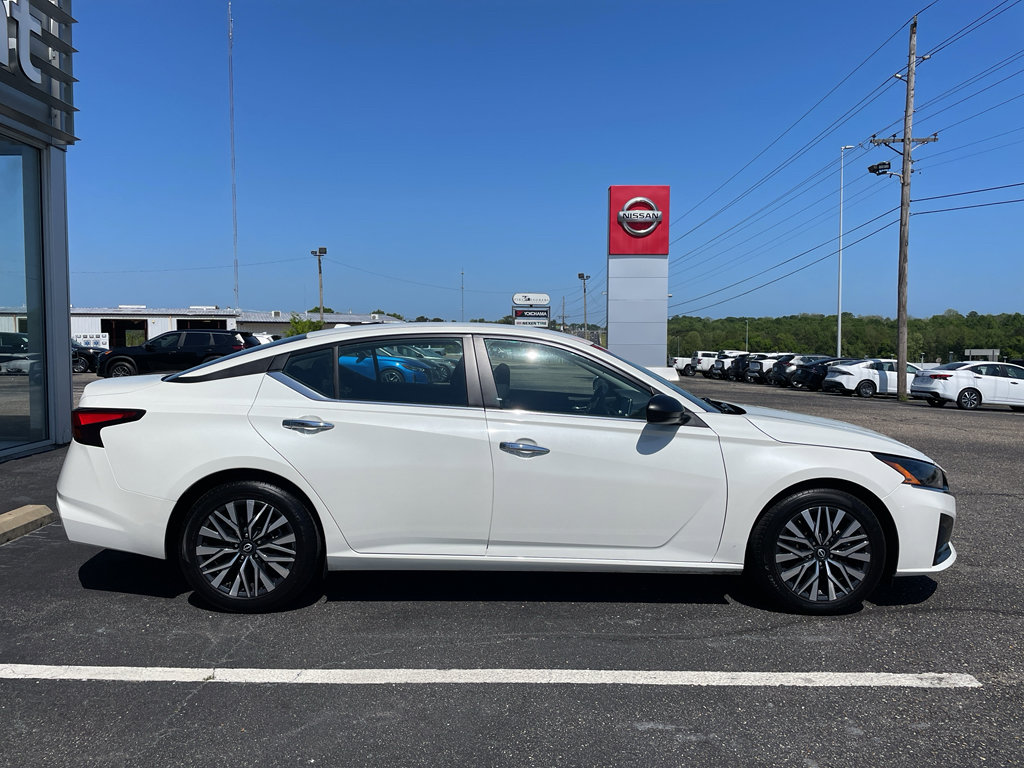 Used 2025 Nissan Altima 2.5 SV FWD image 22