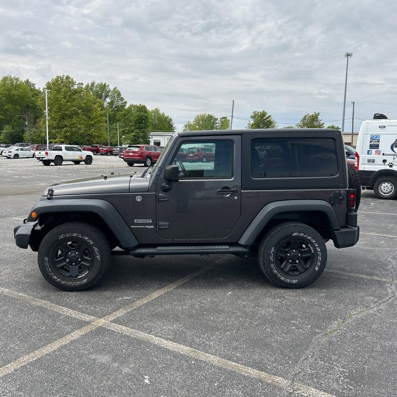 Used 2018 Jeep Wrangler Sport w/ Connectivity Group AWD/4WD image 3