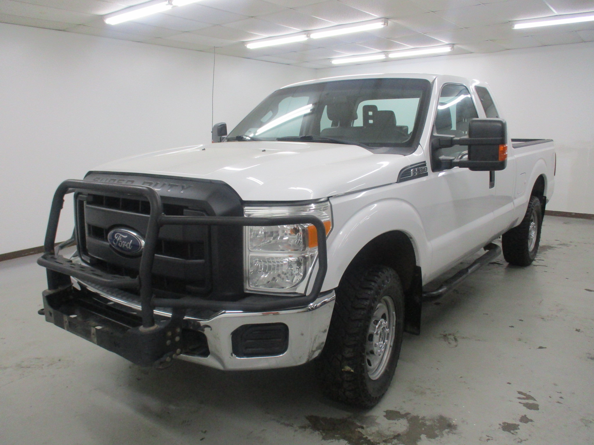 Used 2016 Ford F250 XL w/ Power Equipment Group AWD/4WD image 3